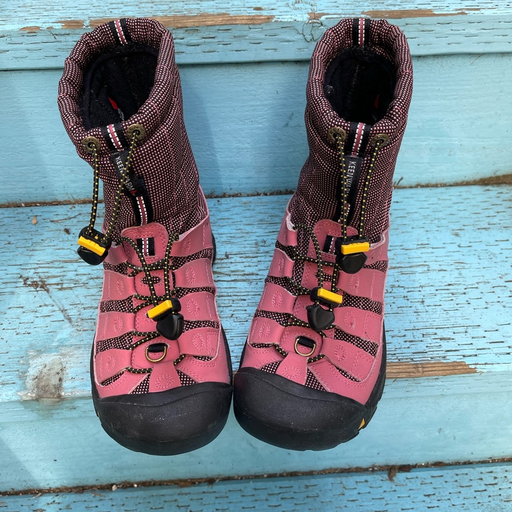 Keen waterproof pink snow hiking shellback boots US5